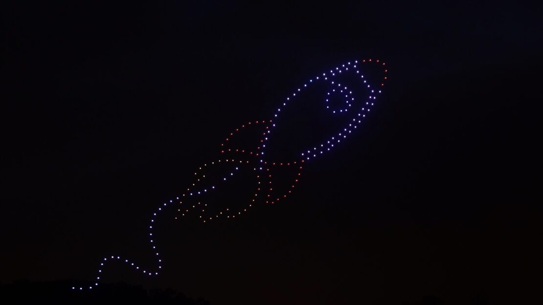 Spectacle de drones pour l'inauguration du planétarium de Douai par Crystal Drones